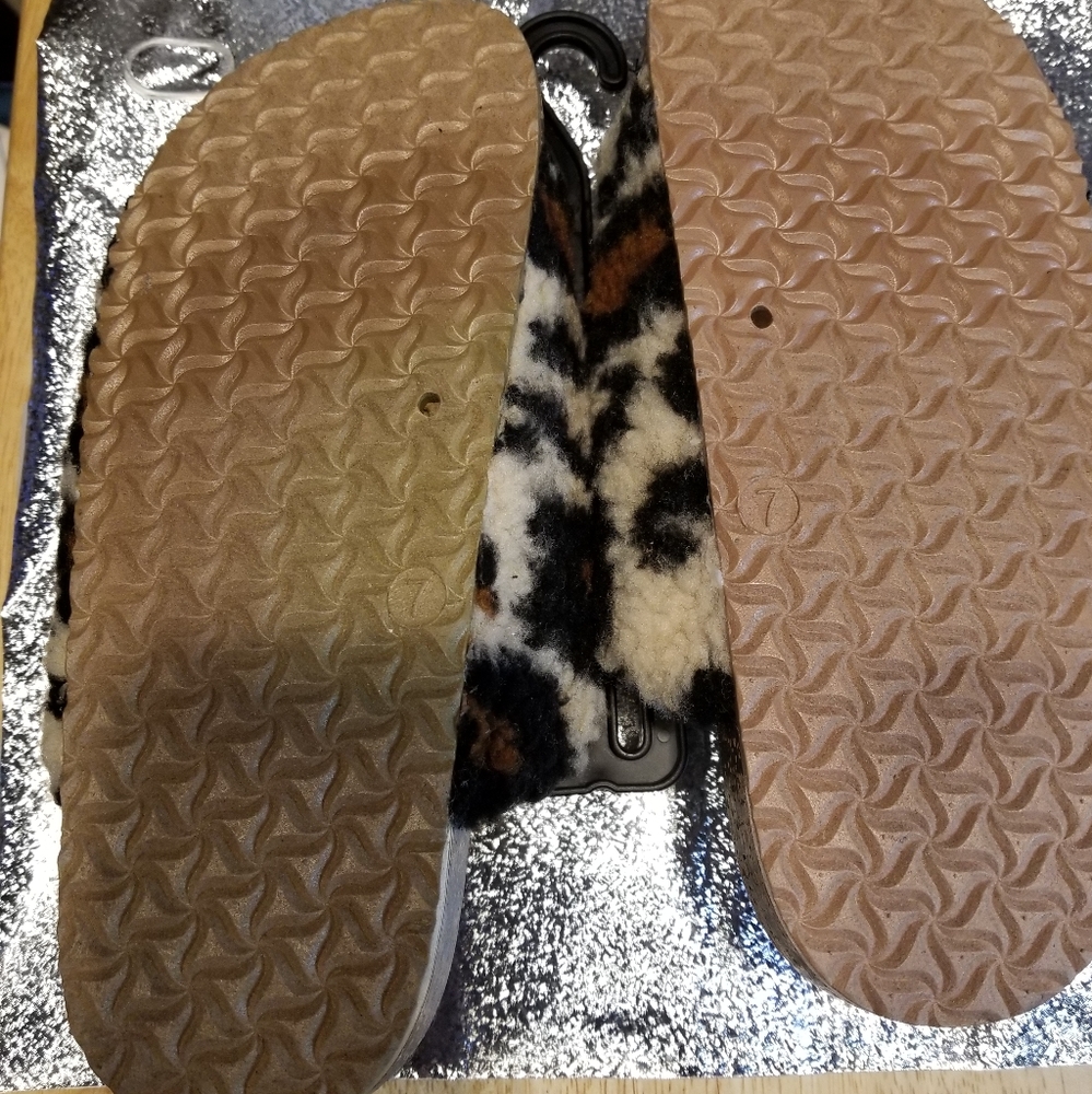 Fluffy Slippers/Sandals - Picture 3 of 4